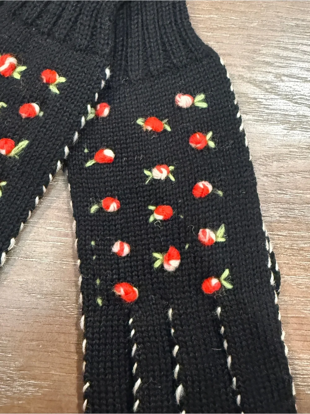 Vintage cottagecore black 100% wool knit gloves w/ red hand embroidered flowers